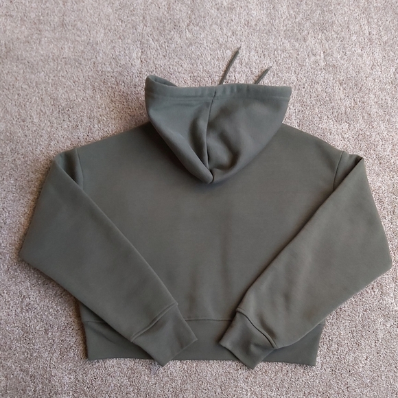 Refuge Dark Green Cropped Zip Up Hoodie and Cargo Wide Leg Sweatpants - Picture 3 of 9